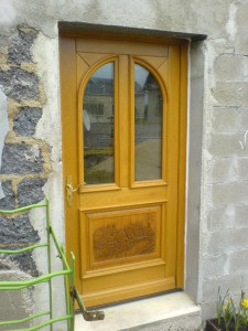 Porte d'entrée en chêne avec sculpture