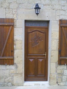 Porte d'entrée en chêne avec sculpture